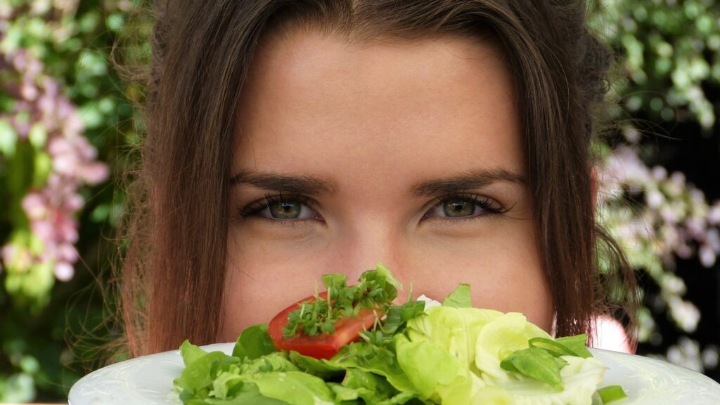 salad, plate, girl-3921790.jpg